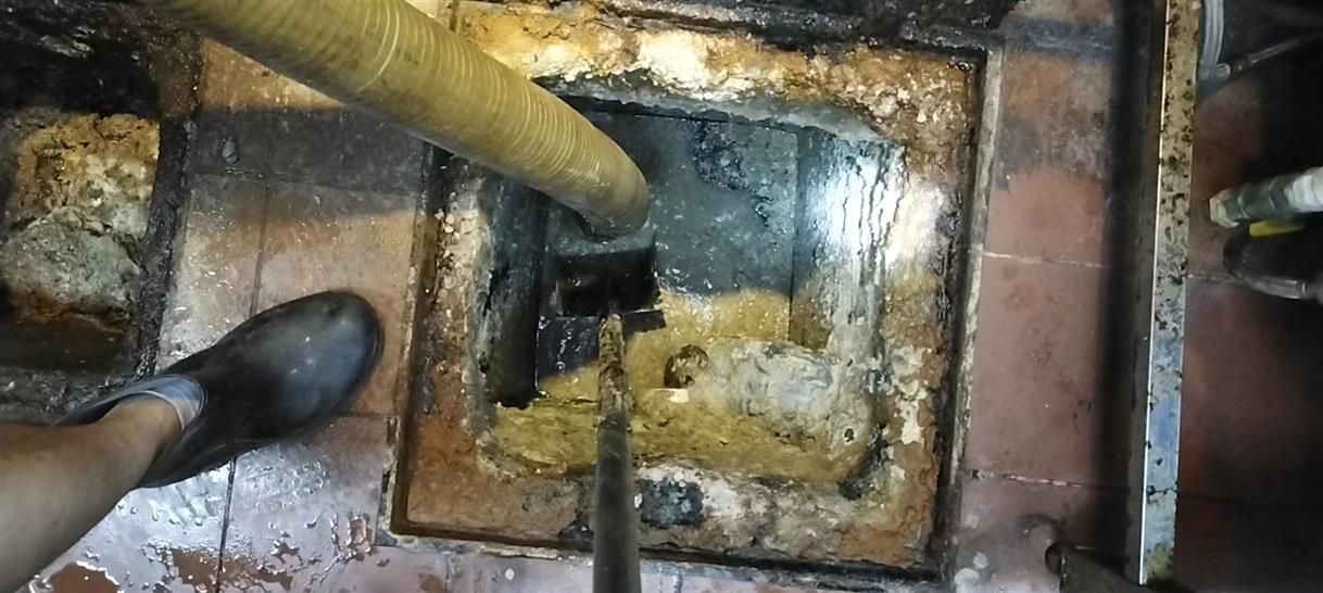 莲池污水池清理一般都有毒气，怎么预防中毒呢？