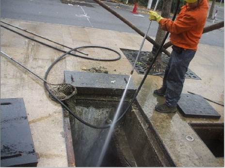 莲池池底污泥如何清理